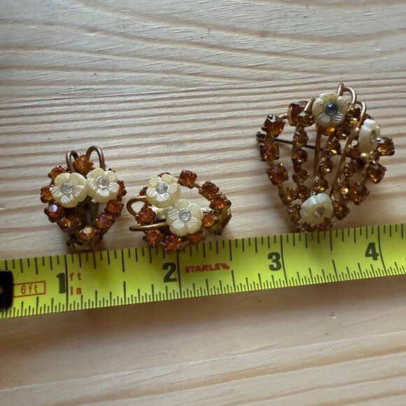 Vintage Austrian Rhinestone & Floral Clip-On Earrings & Brooch Set Mid Century - Picture 5 of 12